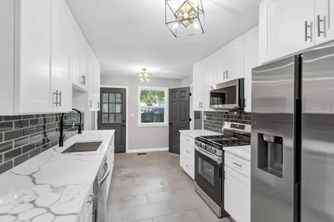 700 Ash Rd, Hoffman Estates, IL 60169 photo 11