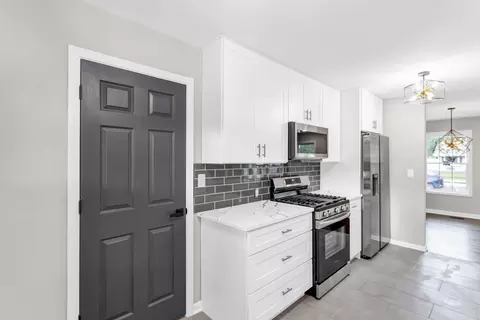 700 Ash Rd, Hoffman Estates, IL 60169 photo 13