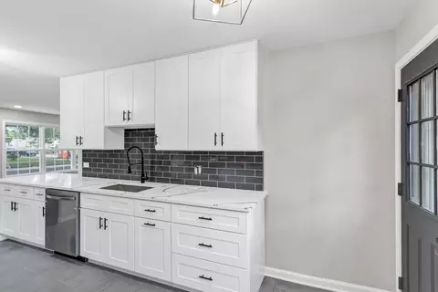 700 Ash Rd, Hoffman Estates, IL 60169 photo 14