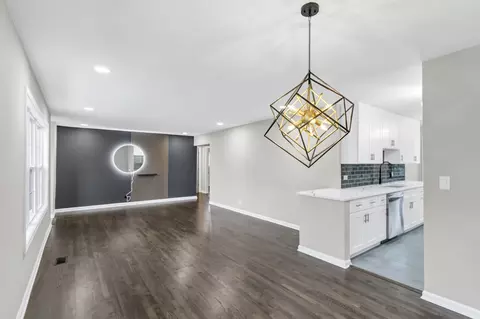 700 Ash Rd, Hoffman Estates, IL 60169 photo 10