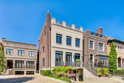 1752 W Surf St, Chicago, IL 60657