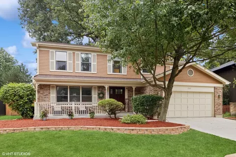 2517 White Oak Ln, Lisle, IL 60532