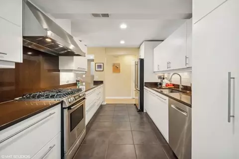 Kitchen - 1933 Old Willow Rd, Northfield, IL 60093 photo 1 of 3