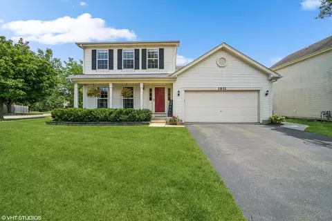 1931 Crossing Ct, Naperville, IL 60540