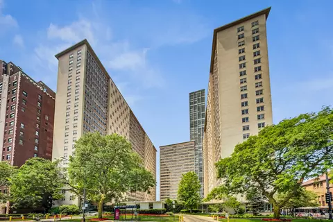 3950 N Lake Shore Dr #1318C, Chicago, IL 60613