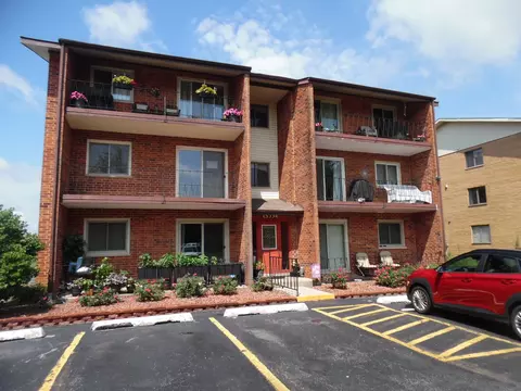 15334 Treetop Dr #2S, Orland Park, IL 60462