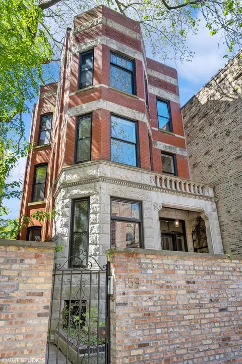 159 W Burton Pl #3, Chicago, IL 60610