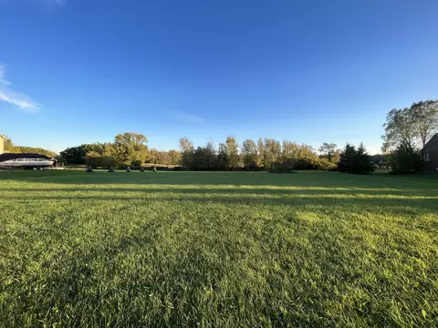 2411 Willow Creek Rd, Prairie Grove, IL 60050