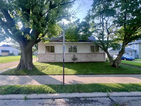 1605 E 3rd St, Sterling, IL 61081