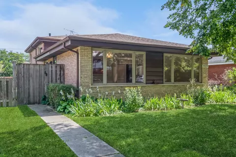 8829 Monticello Ave, Skokie, IL 60076