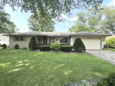 950 Western Hills Dr, Kankakee, IL 60901