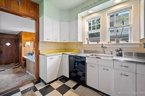 Kitchen - 84 S Melrose Ave, Elgin, IL 60123 photo 2 of 5