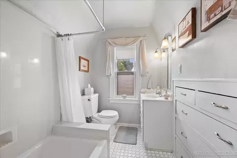 Bath - 84 S Melrose Ave, Elgin, IL 60123 photo 2 of 2