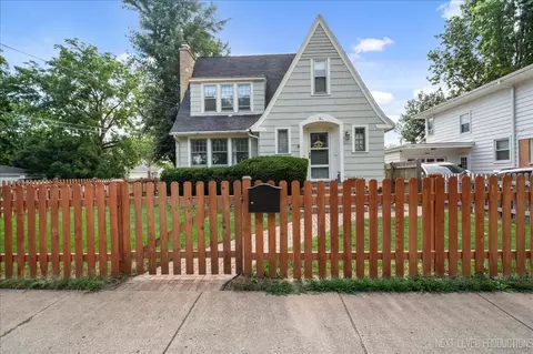 84 S Melrose Ave, Elgin, IL 60123