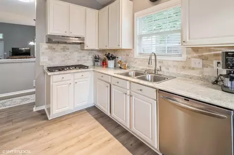 Kitchen - 1109 Loganbury Ct, Elgin, IL 60120 photo 2 of 2