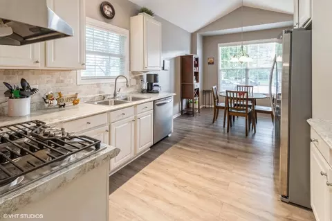 Kitchen - 1109 Loganbury Ct, Elgin, IL 60120 photo 1 of 2