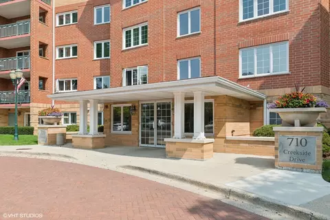 710 Creekside Dr #106, Mount Prospect, IL 60056