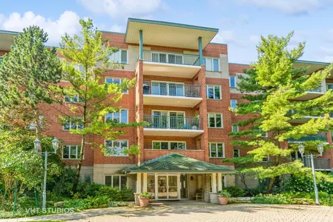 3900 W Bryn Mawr Ave #404, Chicago, IL 60659