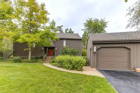 294 Mallard Pt #B, Lake Barrington, IL 60010