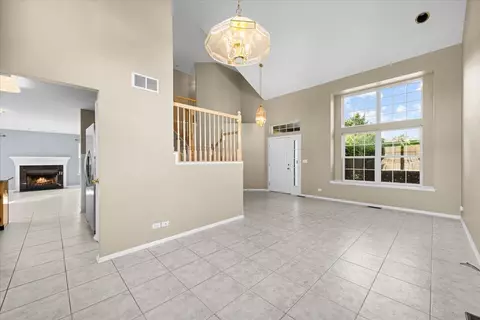 1311 Blackhawk Ln, Bartlett, IL 60103 photo 6
