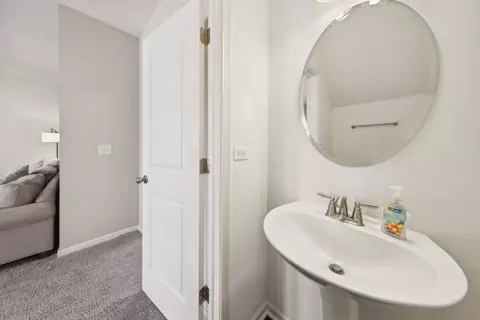1190 Colfax Ave, Des Plaines, IL 60016 photo 9