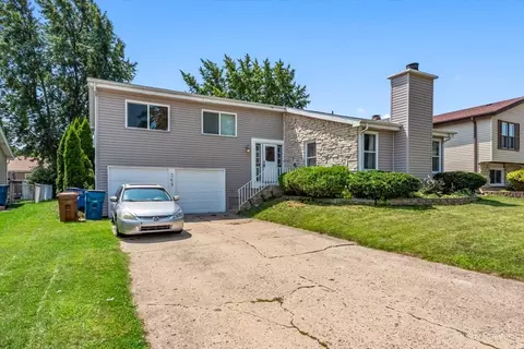 369 Loveland Dr, Glendale Heights, IL 60139