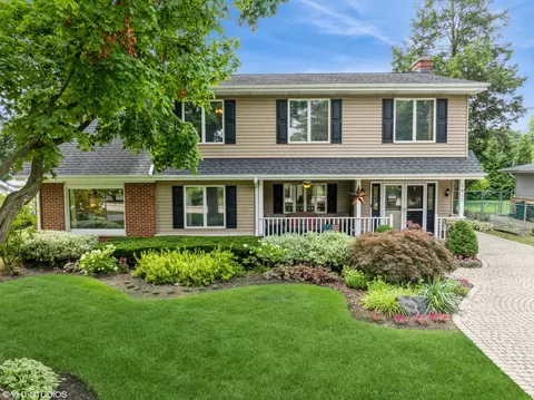 1815 E Lilac Ter, Arlington Heights, IL 60004