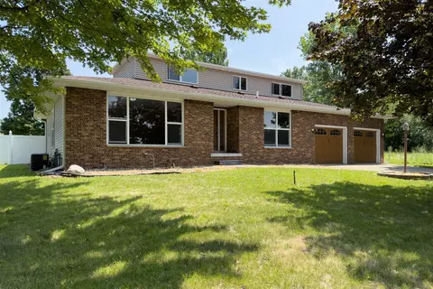 3 Schmitt Dr, Streator, IL 61364