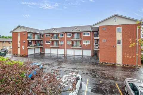 4750 W 101st St #4B, Oak Lawn, IL 60453