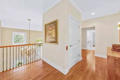 Entry Way - 10 Willowcrest Dr, Oak Brook, IL 60523 photo 4 of 4