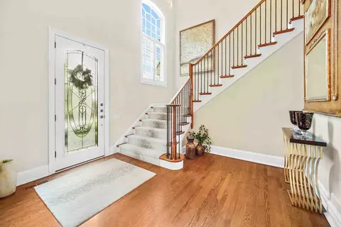 Entry Way - 10 Willowcrest Dr, Oak Brook, IL 60523 photo 1 of 4