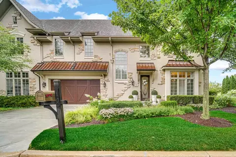 Exterior - 10 Willowcrest Dr, Oak Brook, IL 60523 photo 3 of 8