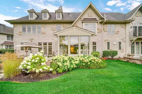 Exterior - 10 Willowcrest Dr, Oak Brook, IL 60523 photo 8 of 8