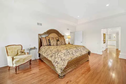 Bedroom - 10 Willowcrest Dr, Oak Brook, IL 60523 photo 4 of 5