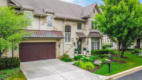 10 Willowcrest Dr, Oak Brook, IL 60523