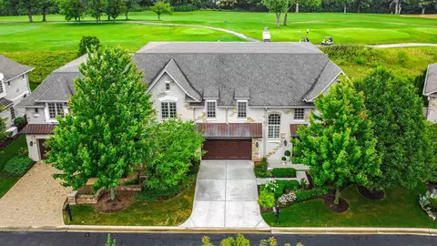 Exterior - 10 Willowcrest Dr, Oak Brook, IL 60523 photo 2 of 8