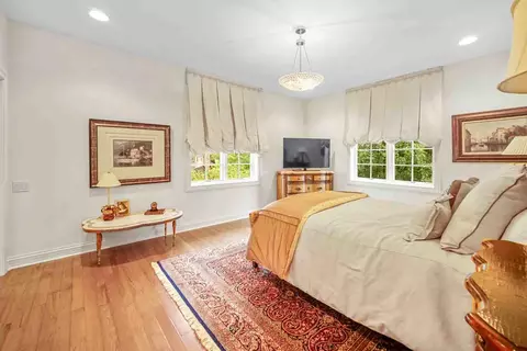 Bedroom - 10 Willowcrest Dr, Oak Brook, IL 60523 photo 5 of 5