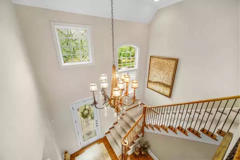 Entry Way - 10 Willowcrest Dr, Oak Brook, IL 60523 photo 3 of 4