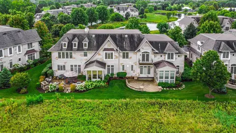 View/Area - 10 Willowcrest Dr, Oak Brook, IL 60523 photo 2 of 5