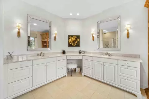 Bath - 10 Willowcrest Dr, Oak Brook, IL 60523 photo 5 of 5