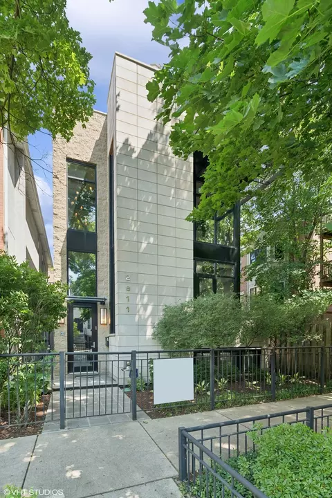 2611 N Magnolia Ave, Chicago, IL 60614