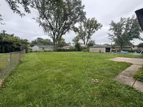 685 Olive St, Hoffman Estates, IL 60169 photo 2