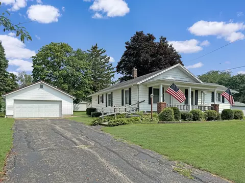 120 E Walnut St, Cedarville, IL 61013