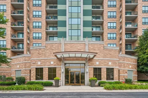 6420 Double Eagle Dr #409, Woodridge, IL 60517