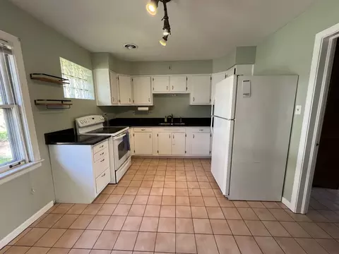 Kitchen - 107 S Lorraine Rd, Wheaton, IL 60187 photo 2 of 3