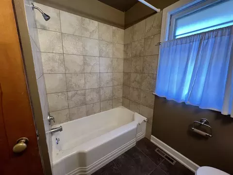 Bath - 107 S Lorraine Rd, Wheaton, IL 60187 photo 1 of 2