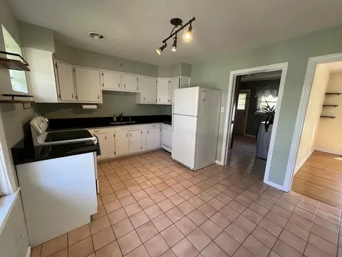 Kitchen - 107 S Lorraine Rd, Wheaton, IL 60187 photo 3 of 3