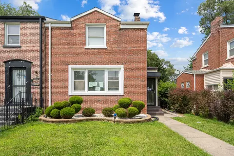 2242 E 100th St, Chicago, IL 60617