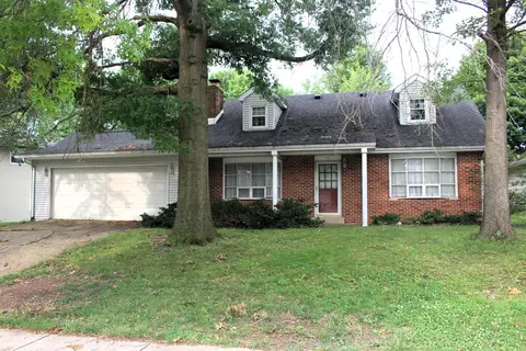 55 Hillcrest Dr, Clinton, IL 61727