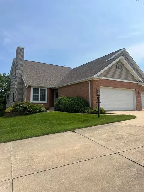 1712 Tin Cup Rd, Mahomet, IL 61853